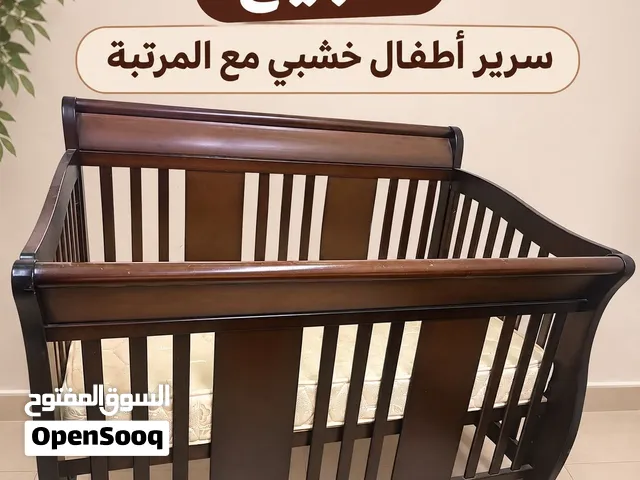 سرير أطفال بحاله ممتازه
