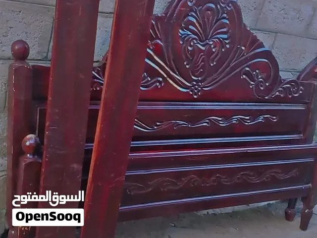 سرير وتسريحه مستخدم نظيف عررطه