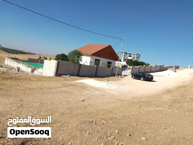 شاليه للبيع بمنطقة مميزة في قريه رويال مون السياحي
