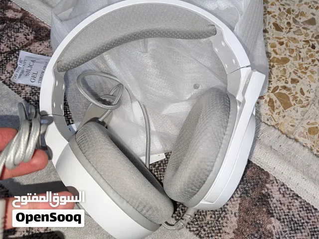 سماعه و مايك ابيض