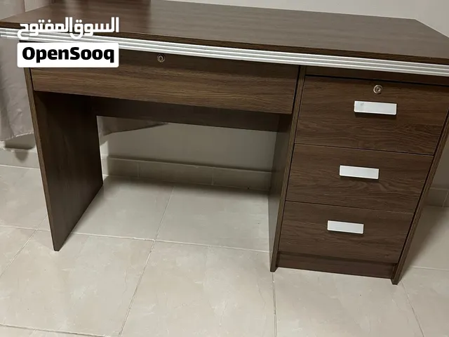 أثاث غرفة نوم + مكتب وكراسي للبيع – حالة جيدة