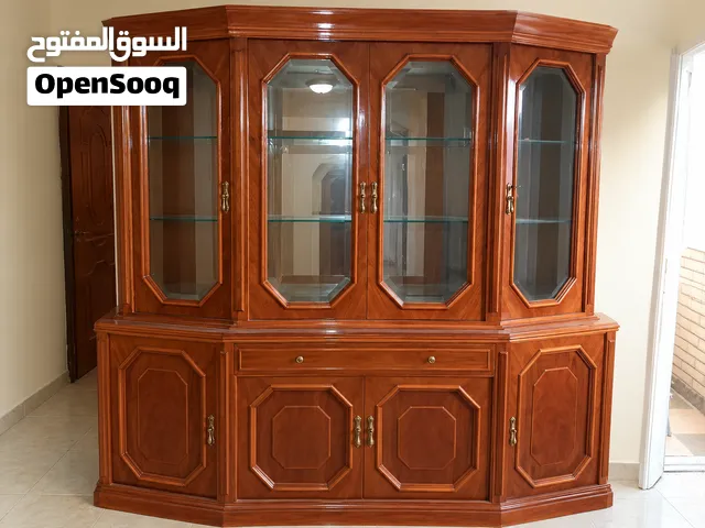 نيش خشب كلاسيك كبير بحالة ممتازة – شيك ولامع