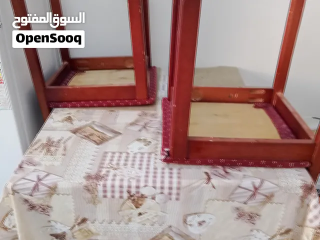 طاولة وكراسي