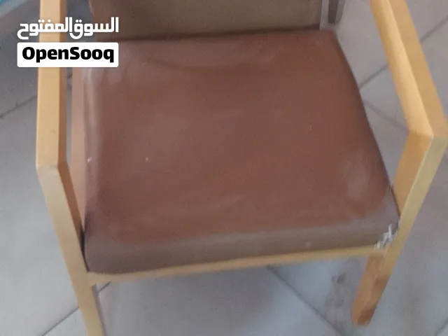 طاولات وكراسي