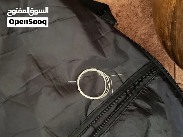 عود زرياب عراقي نخب اول مع شنطة وطقم اوتار جديد للبيع 70دينار