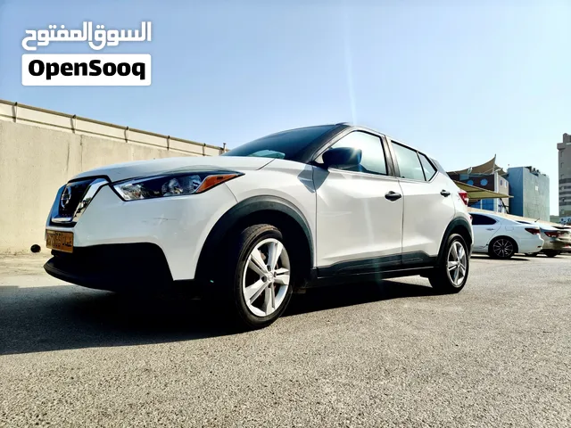 Nissan kicks 2020 white 110,000 km