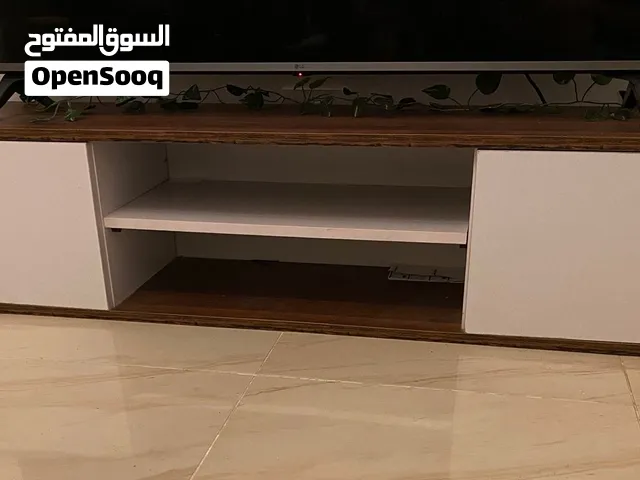 طاولة تلفزيون