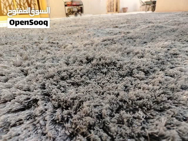 بساط شاقي معشب