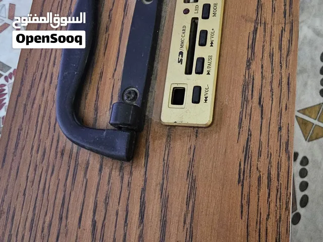 راديو قديم واثري تعتبر من التحف الفنيه