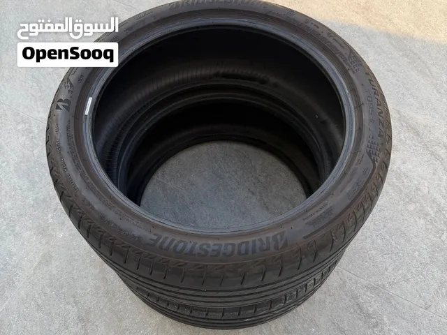 عدد 2 تاير بريدجستون Run-flat مقاس 245/40R19
