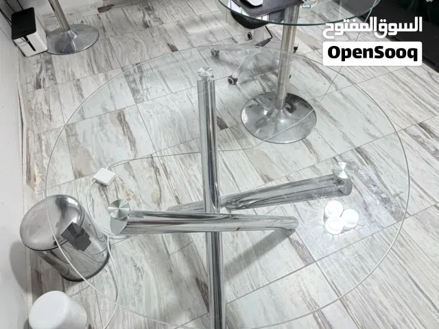 طاولة زجاج للبيع بحاله ممتازة