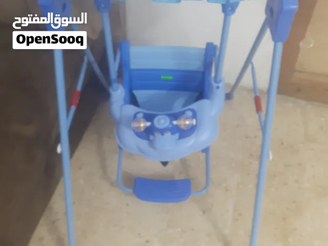 مرجيحا اطفال بعدها بل كرتونة جبتها اب 27 دينار بعدها جديدة يعني