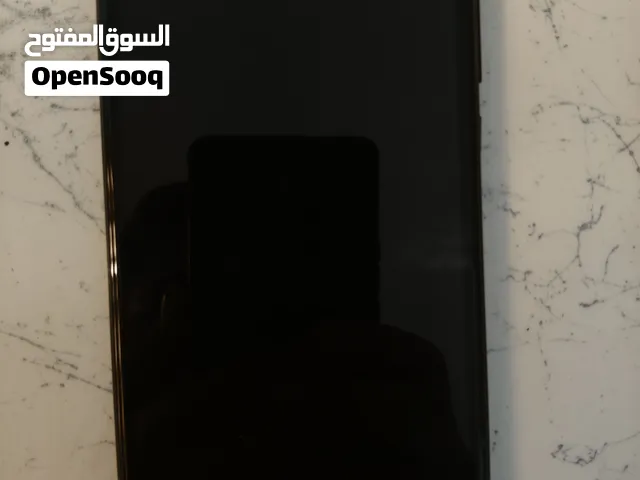 هونر 8x نص الشاشه اضائته ضعيفه وبطاريته ضعيفه بس نضيف وذاكره 128 وكامره حلوه سعره 40 وبي مجال