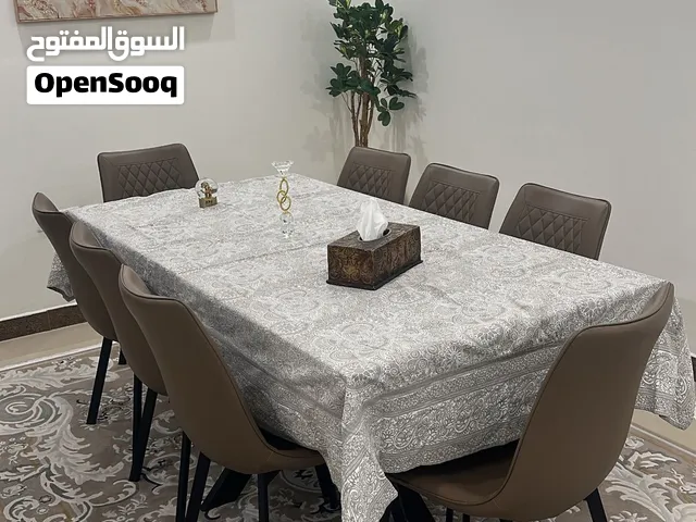 Dining table with 8 chairs   طاولة طعام مع 8 كراسي