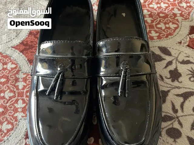 جزمه استعمال خفيف جدا بسعر 400