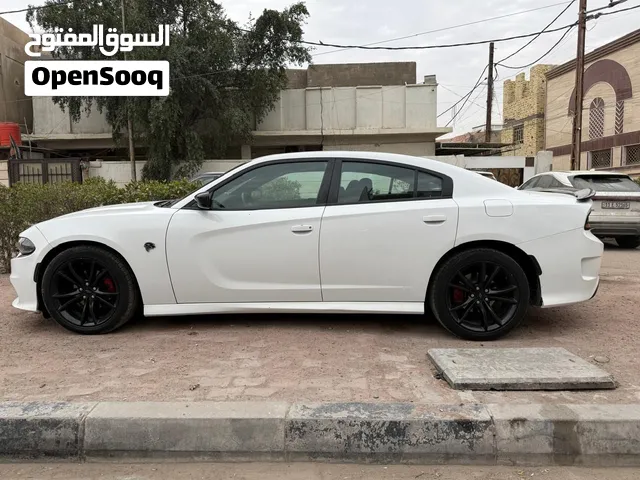 سياره تشارجر 2021 ابيض السياره جدا حلوه وراقيه وعلى الاستفسار اتصل على الرقم الموجود واقول لك بكل مو