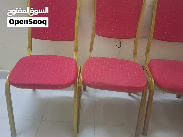 كراسي العدد 3 لون احمر