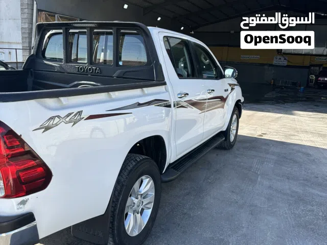 2019 تويوتا هيلوكس Standard