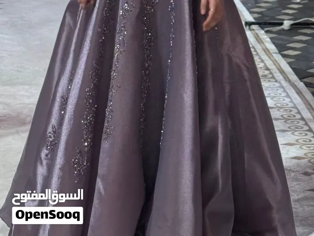فستان سهرة فخم للبيع بلبس من 50- 65 كيلو لحد طول 170