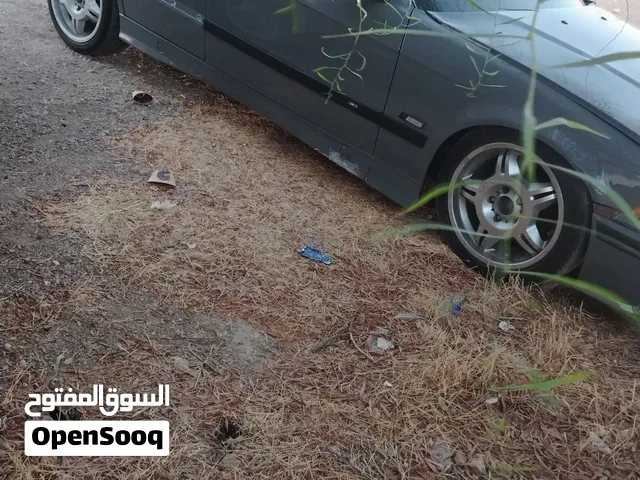 وطواط 94 محدثه 97 1 طموبنات اصليه ام 3 أصلي 2.متور 20 حديد جدلت سمنز 3.ترخيص سنه كامله 4.غرفه وكاله