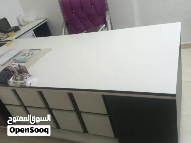 مكتب فاخر جداً