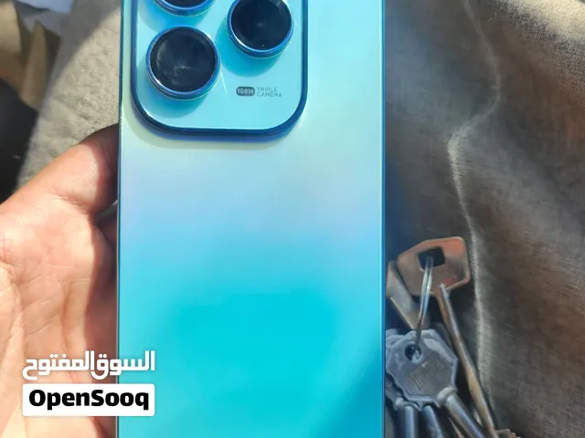 هوت 40 برو رام 12+9.  256 جيجا.  120 هيرتز السلاسة تدوي ، نقال فوق منظر و تصوير فوت الموضوع