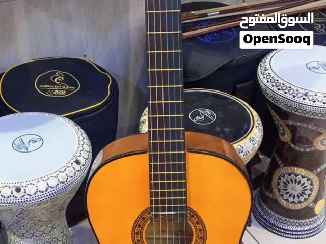 آلات موسيقية  جيتار كلاسك احترافي مع شنطة وريشة  قياس 39 انش كاروك خشب برندن متوفر توصيل
