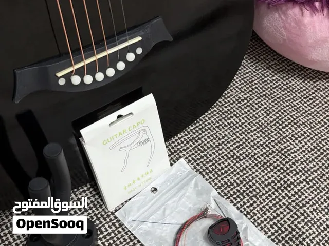 غيتار اكوستك غير مستعمل فقط مبطل من العلبه مع كامل الملحقات