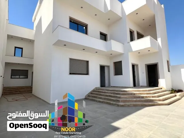 فيلا مشطبة من دورين وملحق خارجي .عين زارة السدرة