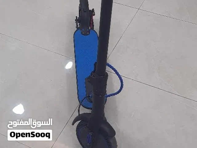 سكوتر نظيف جدا مع الشاحن