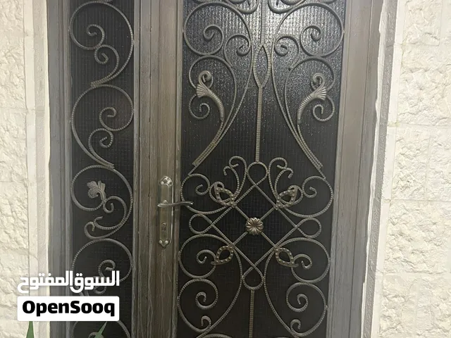 بابين حديد شبة جديد.