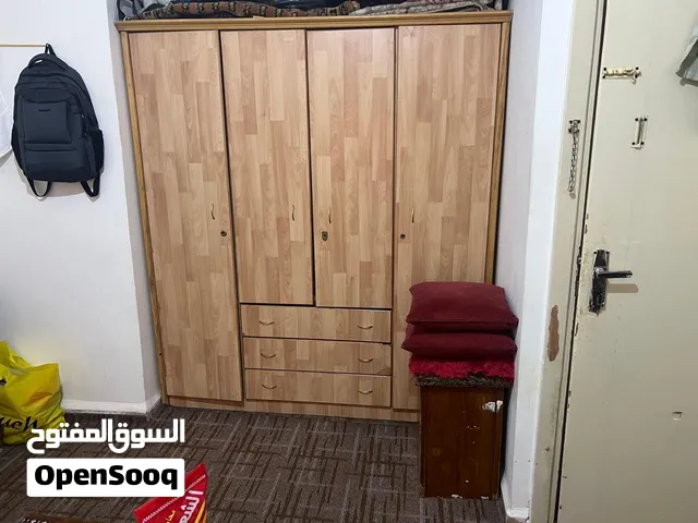 مطلوب شريك سكن لشقة مفروشة مكونة من 3 غرف نوم ( غرفة خاصة لكل شب ) ، مطبخ ، حمام ، صالون الموقع : مق