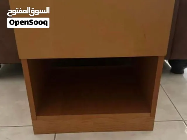 طاولة جانبية