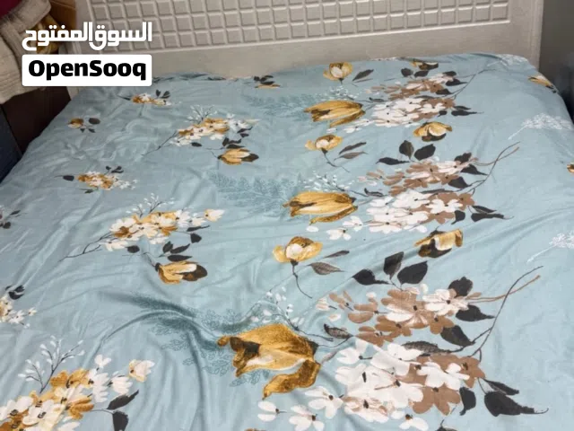 للبيع بداعي السفر غرفة نوم كاملة مع ثلاجة وتلفاز وملحقات ، مطلوب 1000 درهم كامل