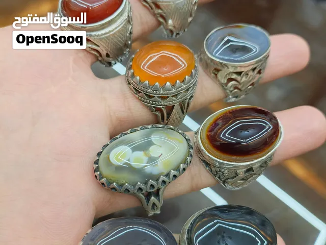 خواتم فضة وفي آخر كم صورة نحاس متوجات بأحجار العقيق وأحجار المجوهرات الأصلية صياغات ثقيلة شغل يدوي