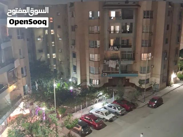 يوجد شقه فاضيه للايجار في الزهراء مدينة نصر في 3 الفات تشطيب سوبر لوكس دور 4 وليسه الاخير سلم مريح