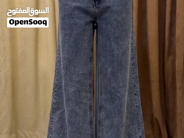 للبيع وجبة ملابس نسائية وأطفال متنوعة فساتين وقفطان وبناطيل بحالة ممتازة