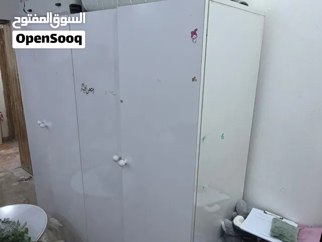 أثاث مكتبي للبيع – كنتورات + ميز تواليت + ملحق حديد للتخزين - متوفر داخل البصرة فقط