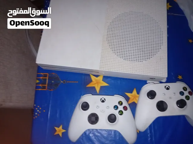 اكس بوكس ون اس للبيع بحاله جيده مستعمل  العنوان العين_العامره  مساحة الجهاز 750 قابل للتفاوض