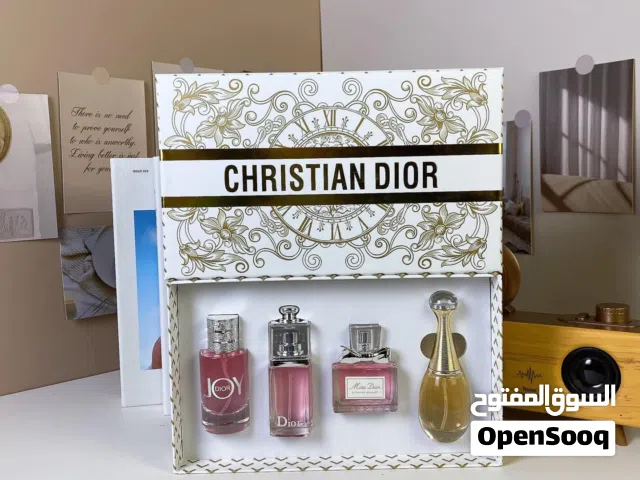مكياج ومستحضرات تجميل وعطور ماركات وبراندات اصلية للبيع جملة ، شاملة البوكس الاصلي والملحقات