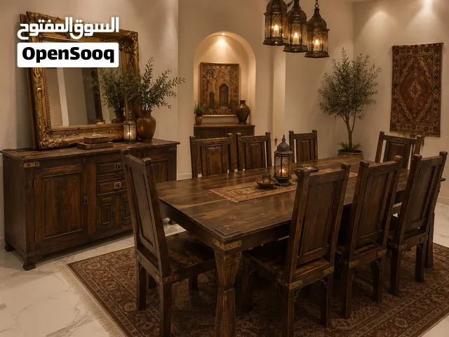 طاولة طعام مصنوعه من  الخشب الهندي الاصلي  مكونة من 8 كراسي مع كونسول ومراية لمحبين الانتيكا