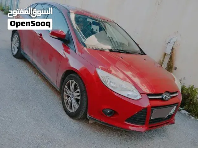 فورد فوكس 2014 سيارة نضيفة على الفحص