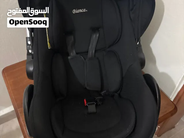 مقعد للسياره للاطفال