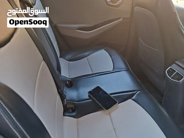 هونداي ايونيك فحص كامل لون اسود البودي بحاله جيده جدا الفرفه نظيفه جدا استخدام شخصي وارد الشركه