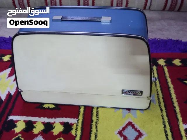للبيع ماكينة خياطة نوع سنجر الأصلية  مستعملة استعمال بسيط بحالة جديدة ب280 درهم