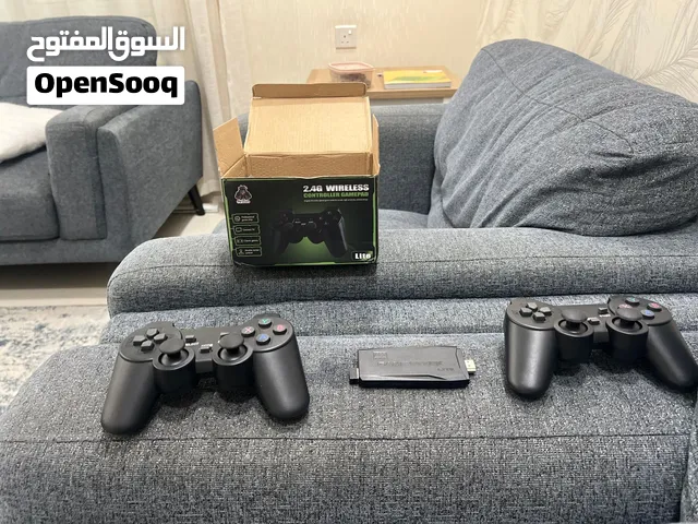 للبيع جهاز فيه العاب قديمة شغال و مافيه شي ناقص