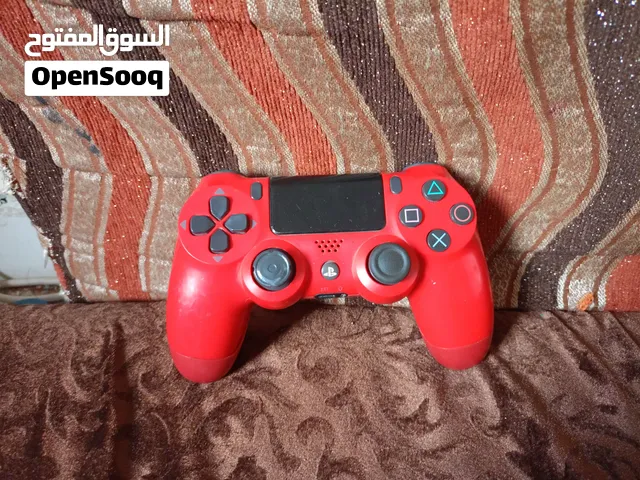 يدين بلاي ستيشن 4 مستعملات ثمن نظيف في اشكاليه بسيطه لكن ليست كبيره ايدين بسم الله ما شاء الله سعر