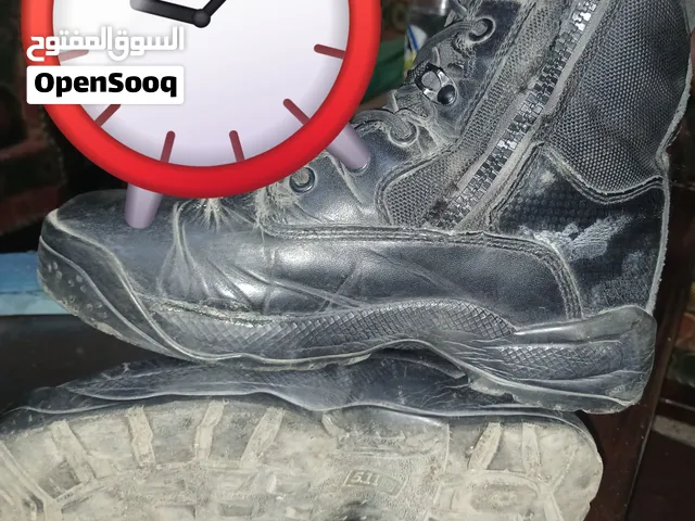 حذاء بوت إماراتي الصنع