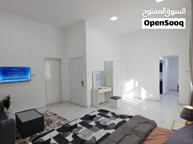 ستديو مفروش في منطقة رملة زاخر شامل مياه كهرباء نت صيانه باركن  كما يوجد ستديوهات مفروشه وغير مفروش
