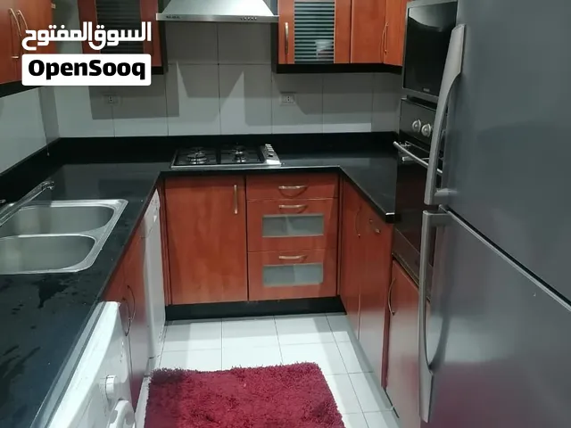 شقه مفروشه فندقيه بشارع مكرم عبيد